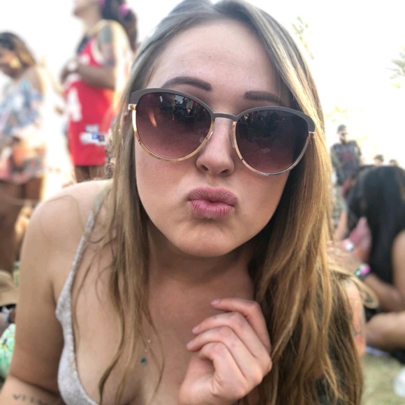 Meet your Posher, Chynna - Picture 1 of 1